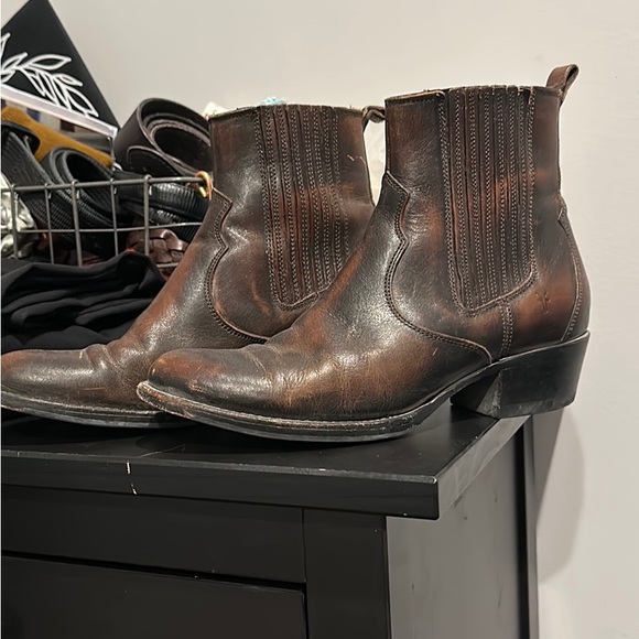 Round Toe Frye Sacha Chelsea Boot in Deep Brown Size 8 - Picture 2 of 6